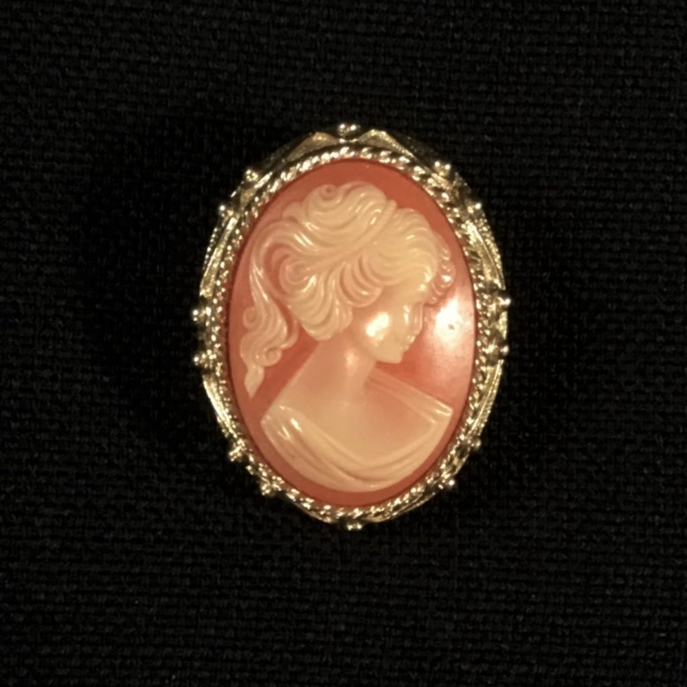 Sarah Coventry Vintage Style Cameo